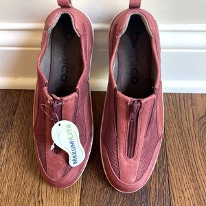 Bionica NWT 6.5 red leather zip close comfort shoes